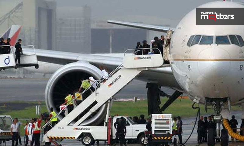 Bomb threat diverts plane