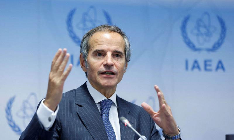 Un nuclear chief says world must not fail in iran as it