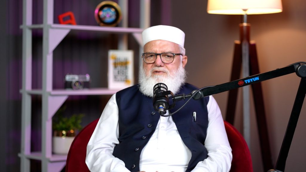 ظلم یہ ہے کہ عالمی مارکیٹ میں تیل سستا، پاکستان میں مہنگا ہے۔ (تصویر: پاکستان میٹرز)