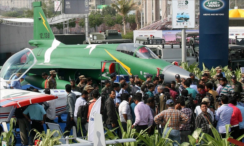 Pakistani jf 17 fighter jet makes debut at uk military airshow