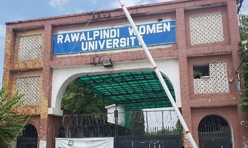 راولپنڈی ویمن یونیورسٹی ایڈیشنل کنٹرولر کے خلاف اساتذہ سراپا احتجاج، کو شکایت