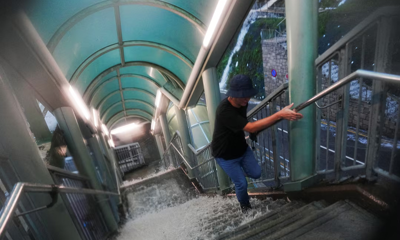 Hong kong rains