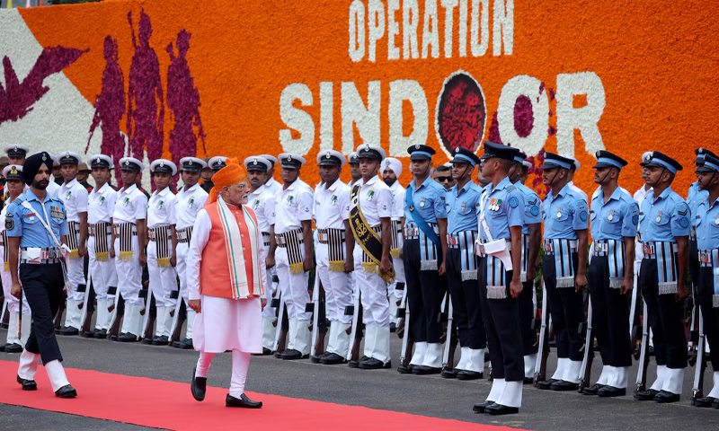 Modi walking